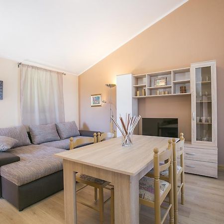 Apartment Gino Ravni Oda fotoğraf